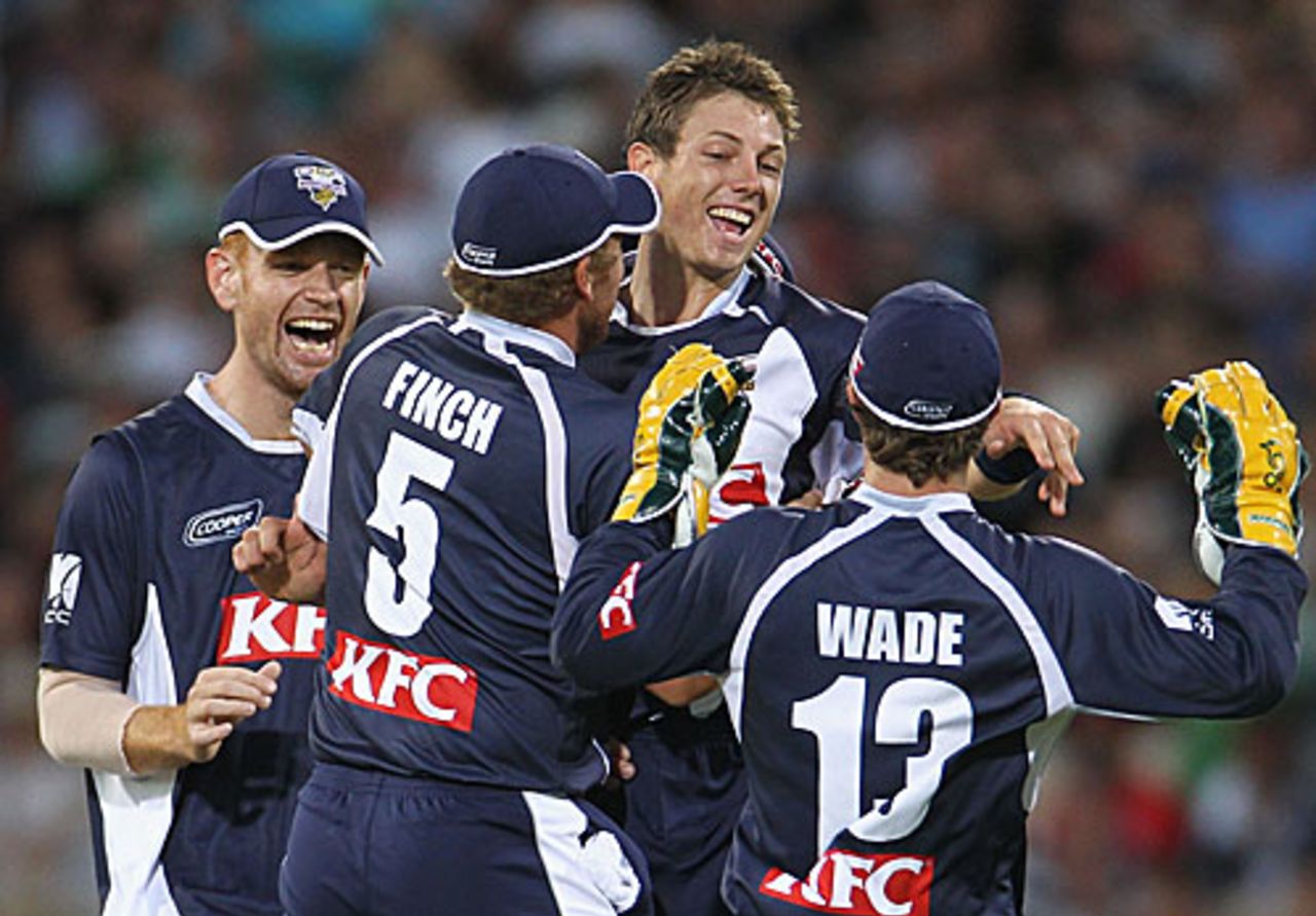Victoria and James Pattinson celebrate a strike, South Australia v Victoria, Twenty20 Big Bash, Final, Adelaide, January 23, 2010