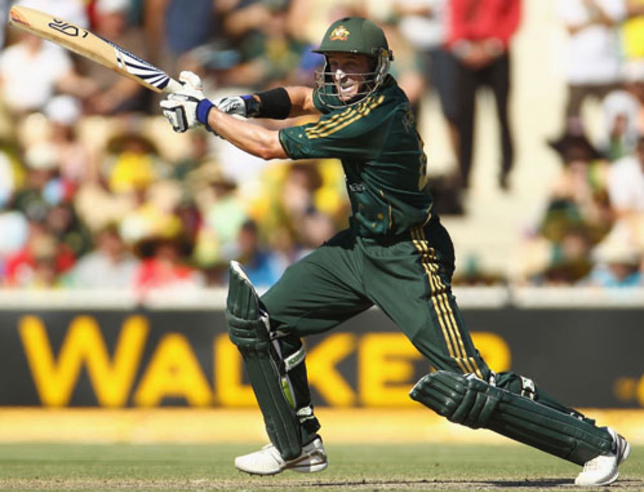 Michael Hussey charged to 49 in 28 balls, Australia v Pakistan, 3rd ODI, Adelaide, January 26, 2010