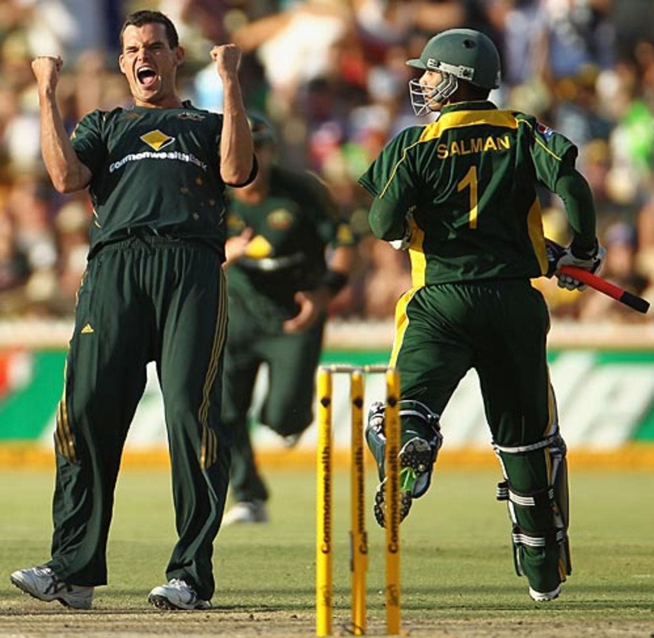 Clint McKay trapped Salman Butt lbw, Australia v Pakistan, 3rd ODI, Adelaide, January 26, 2010
