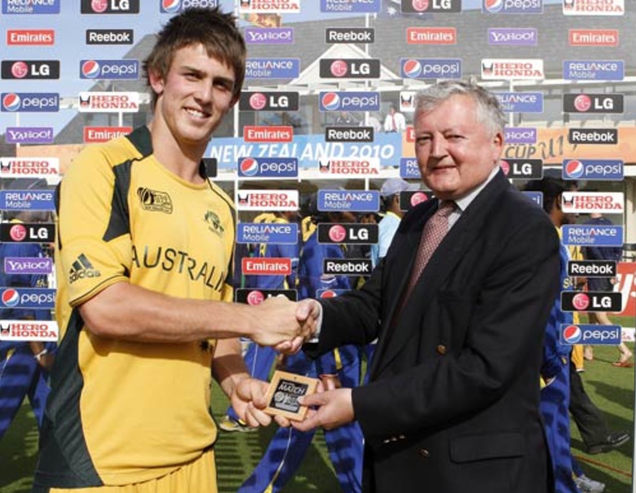 David Morgan presents Mitchell Marsh with the Man-of-the-Match award, Australia U-19 v Sri Lanka U-19, World Cup semi-final, Lincoln, January 27, 2010