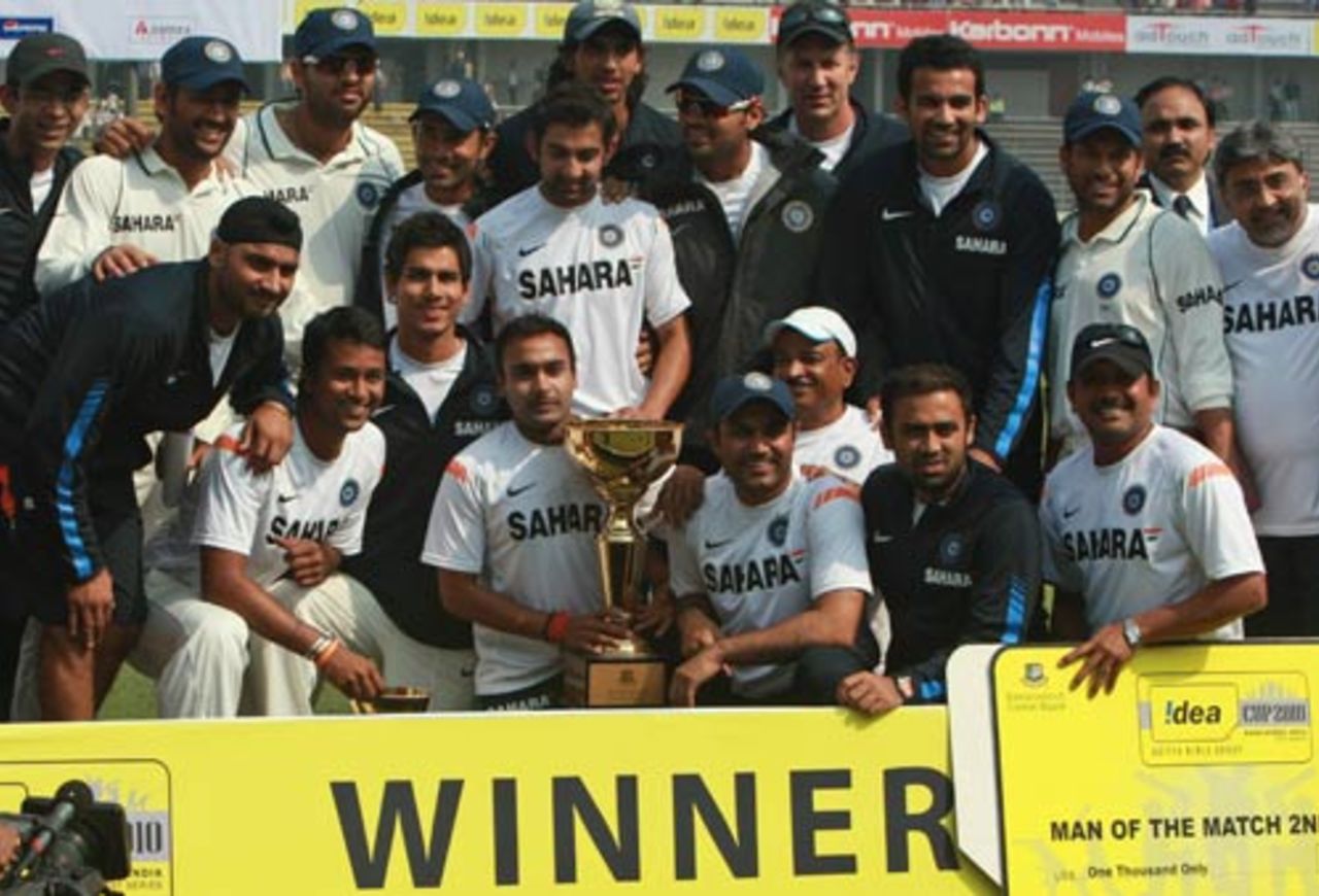 India pose with the trophy after sweeping the series 2-0, Bangladesh v India, 2nd Test, Mirpur, 4th day, January 27, 2010
