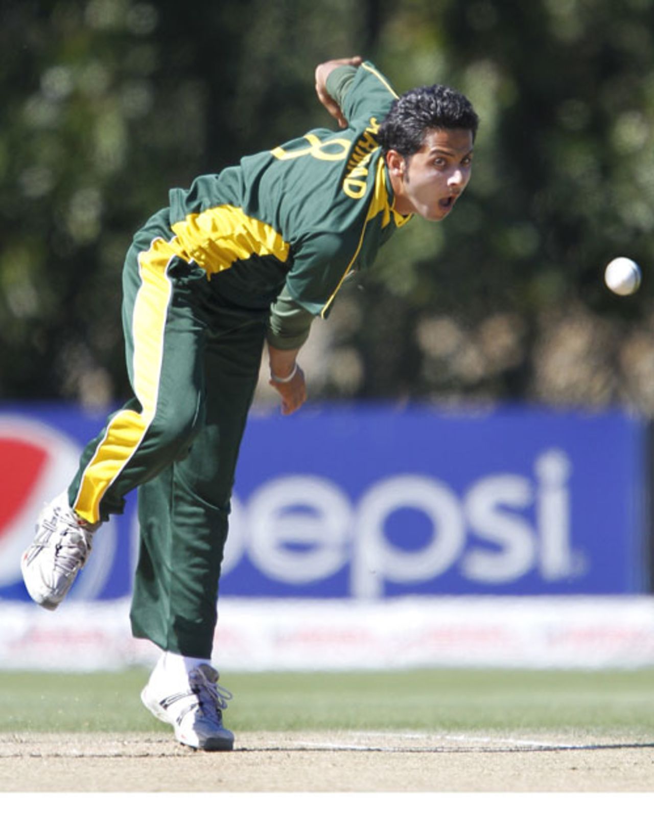 Sarmad Bhatti led Pakistan's bowling with 3 for 33, Australia v Pakistan, Under-19 World Cup final, Lincoln, 30 January, 2010