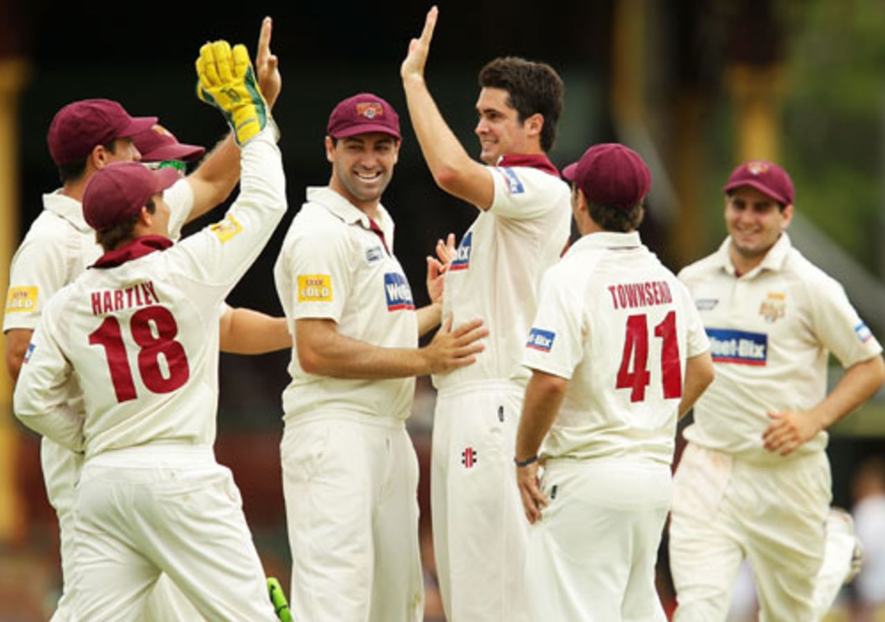 Ben Cutting stood tall for Queensland, NSW v Queensland, Sheffield Shield, 2nd day, Sydney, 30 January , 2010