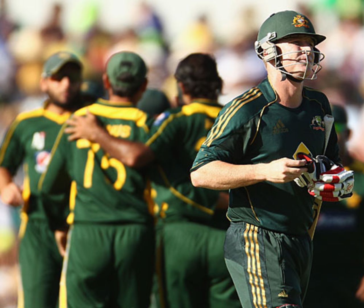 Brad Haddin makes an early exit during Australia's chase, Australia v Pakistan, 5th ODI, Perth, January 31, 2010
