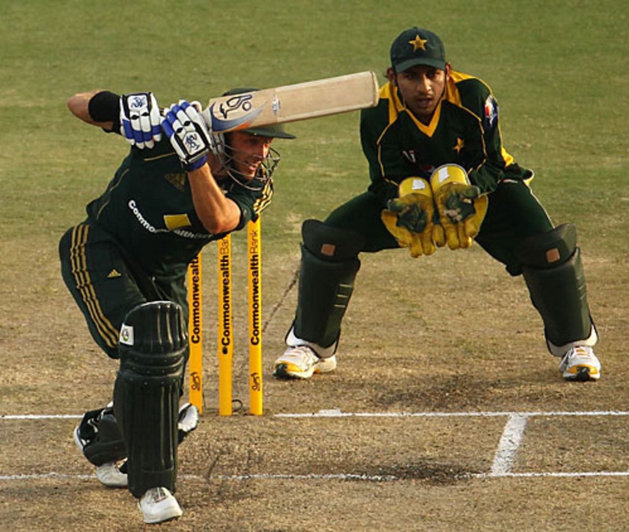 Michael Hussey crashes it through covers, Australia v Pakistan, 5th ODI, Perth, January 31, 2010