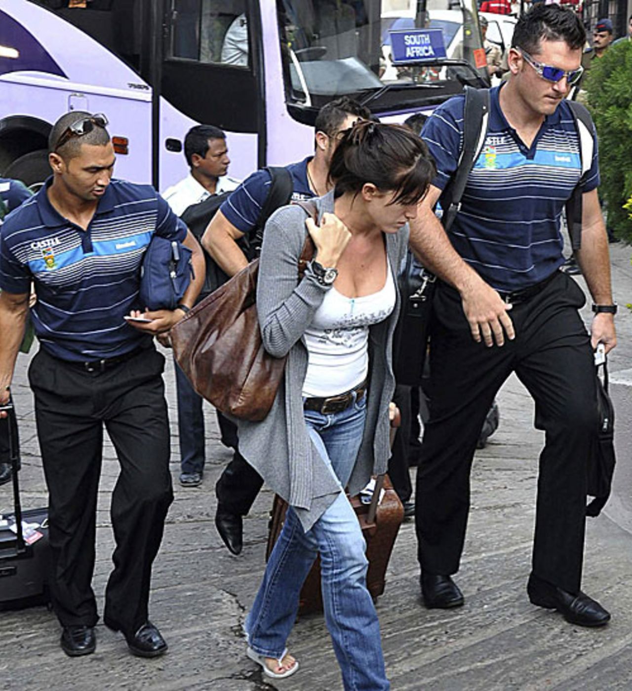 Graeme Smith and a few South Africans arrive in Nagpur, Nagpur, January 31, 2010