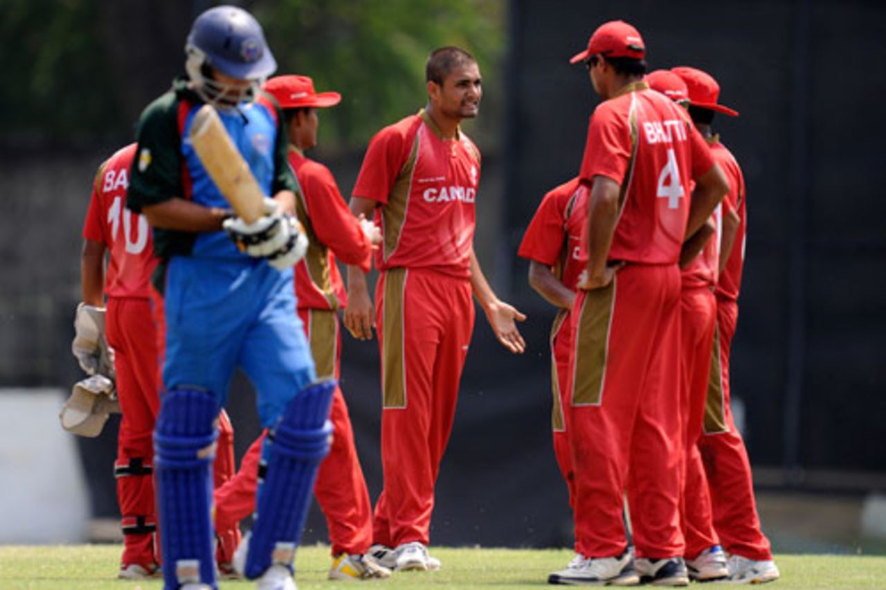The Canadian cricket team celebrate a wicket, Afghanistan v Canada, Associate T20 Series, Colombo, February 4, 2010