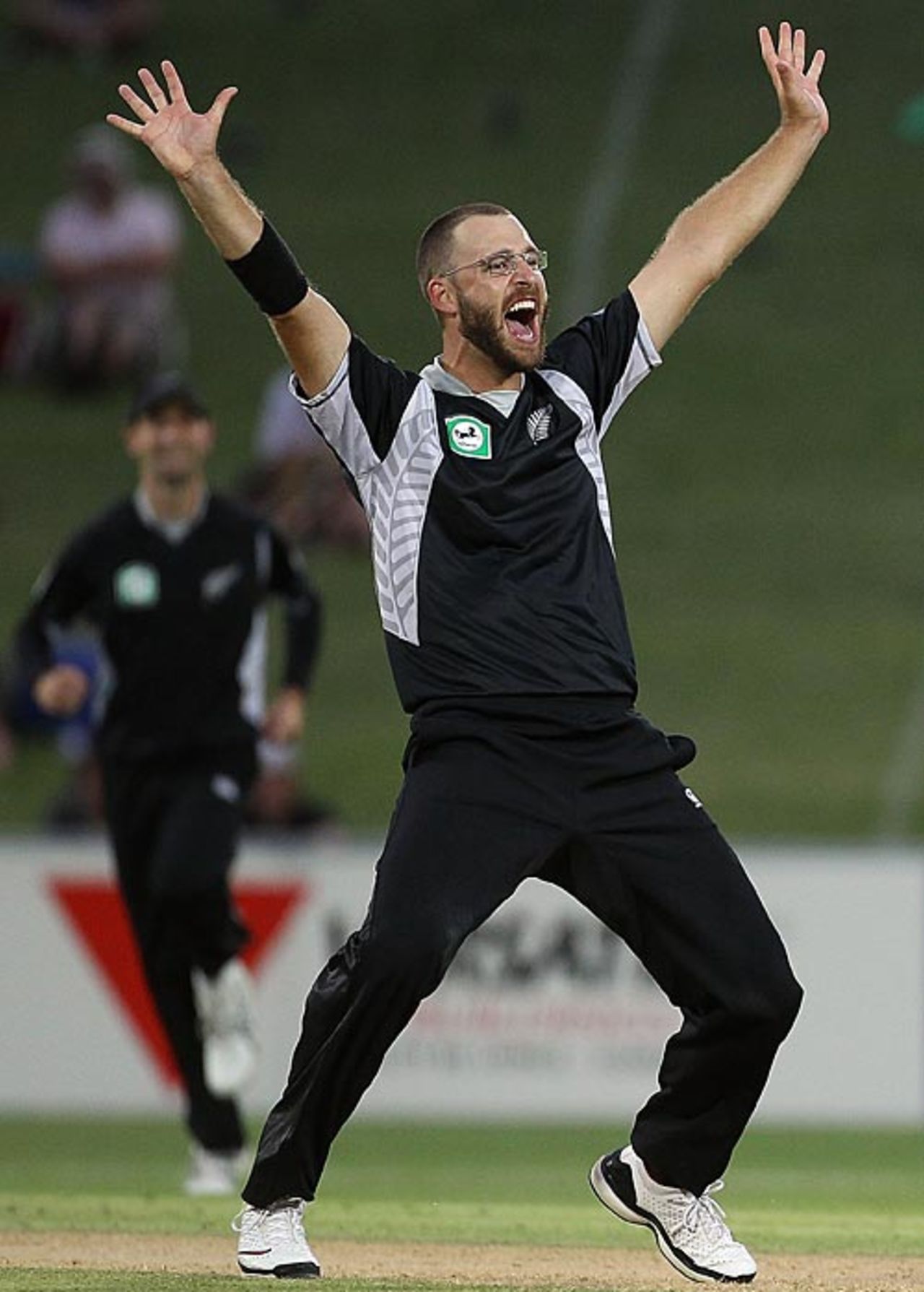 Daniel Vettori appeals, New Zealand v Bangladesh, 1st ODI, Napier, February 5, 2010