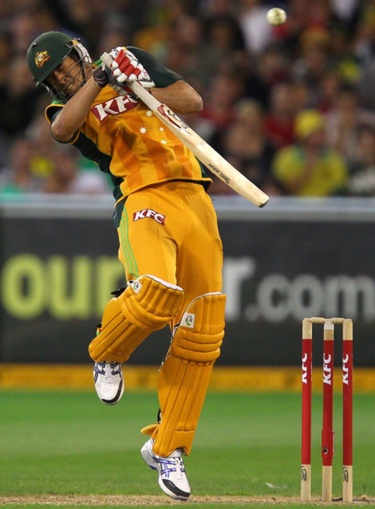 Mitchell Johnson gives Umar Gul his second wicket with an edge behind, Australia v Pakistan, only Twenty20 international, MCG, 5 February, 2010