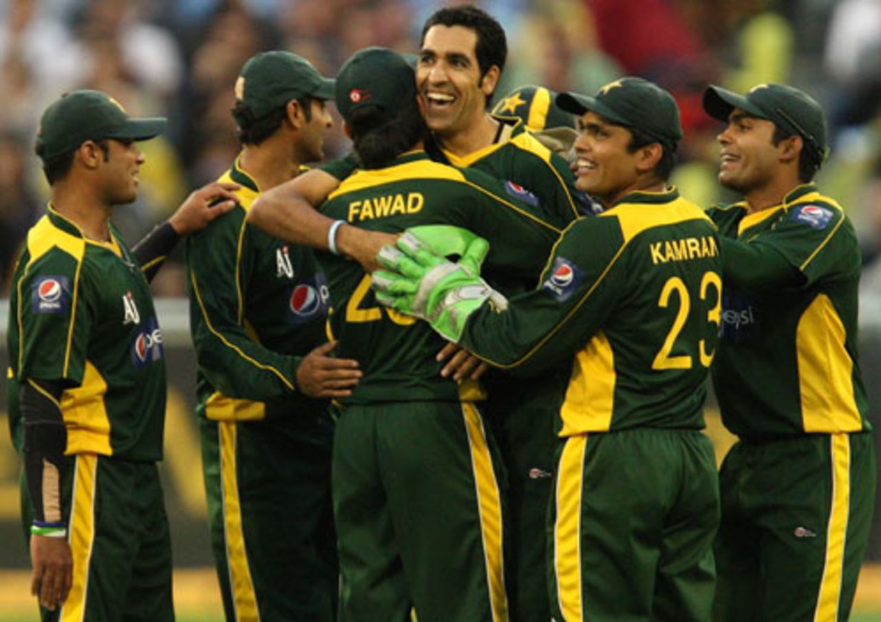 Umar Gul is a happy man on his way to 3 for 20, Australia v Pakistan, only Twenty20 international, MCG, 5 February, 2010