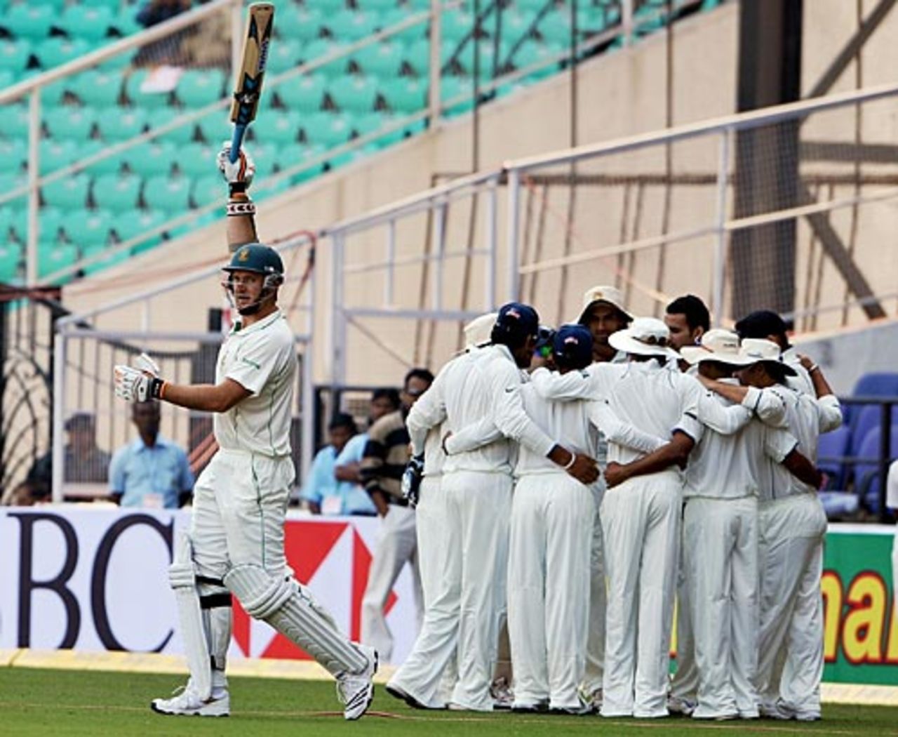 Graeme Smith walks out to bat, India v South Africa, 1st Test, Nagpur, 1st day, February 6, 2010