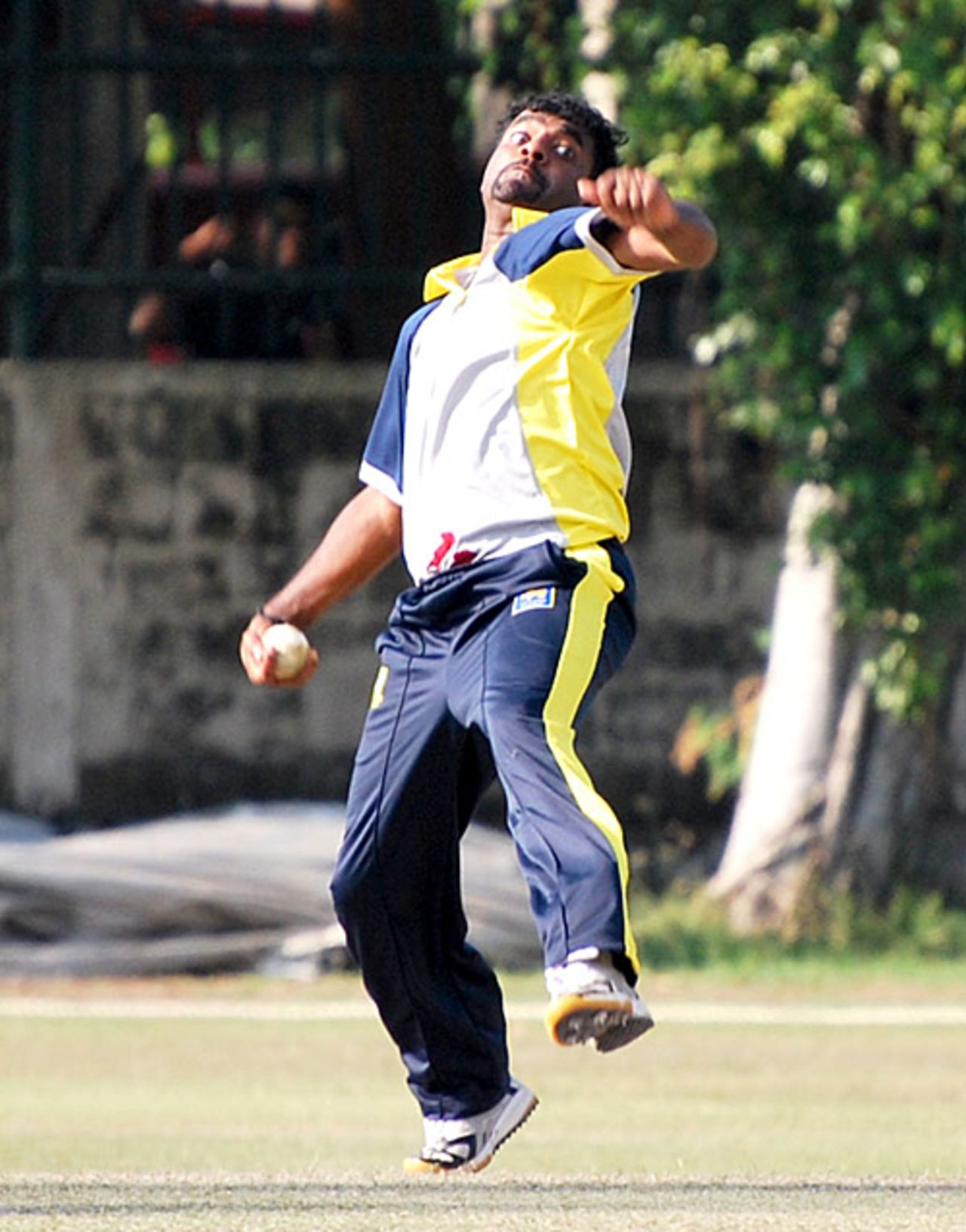 Muttiah Muralitharan bowls against Basnahira North, Basnahira North v Kandurata, Sri Lanka Cricket Inter-Provincial Limited Over Tournament, Colombo, February 6, 2010