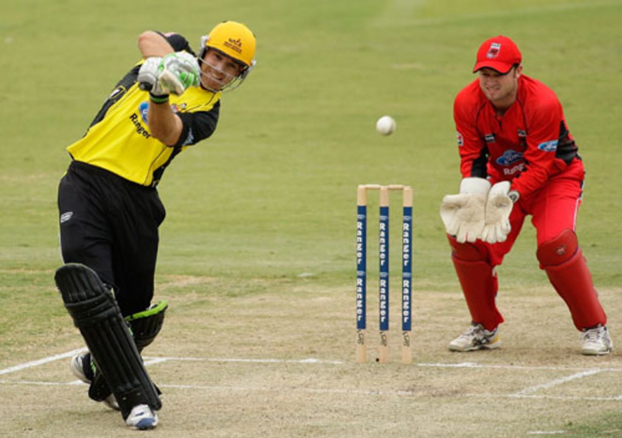 Luke Pomersbach shows his power on the way to 104, Western Australia v South Australia, FR Cup, Perth, 6 February, 2010