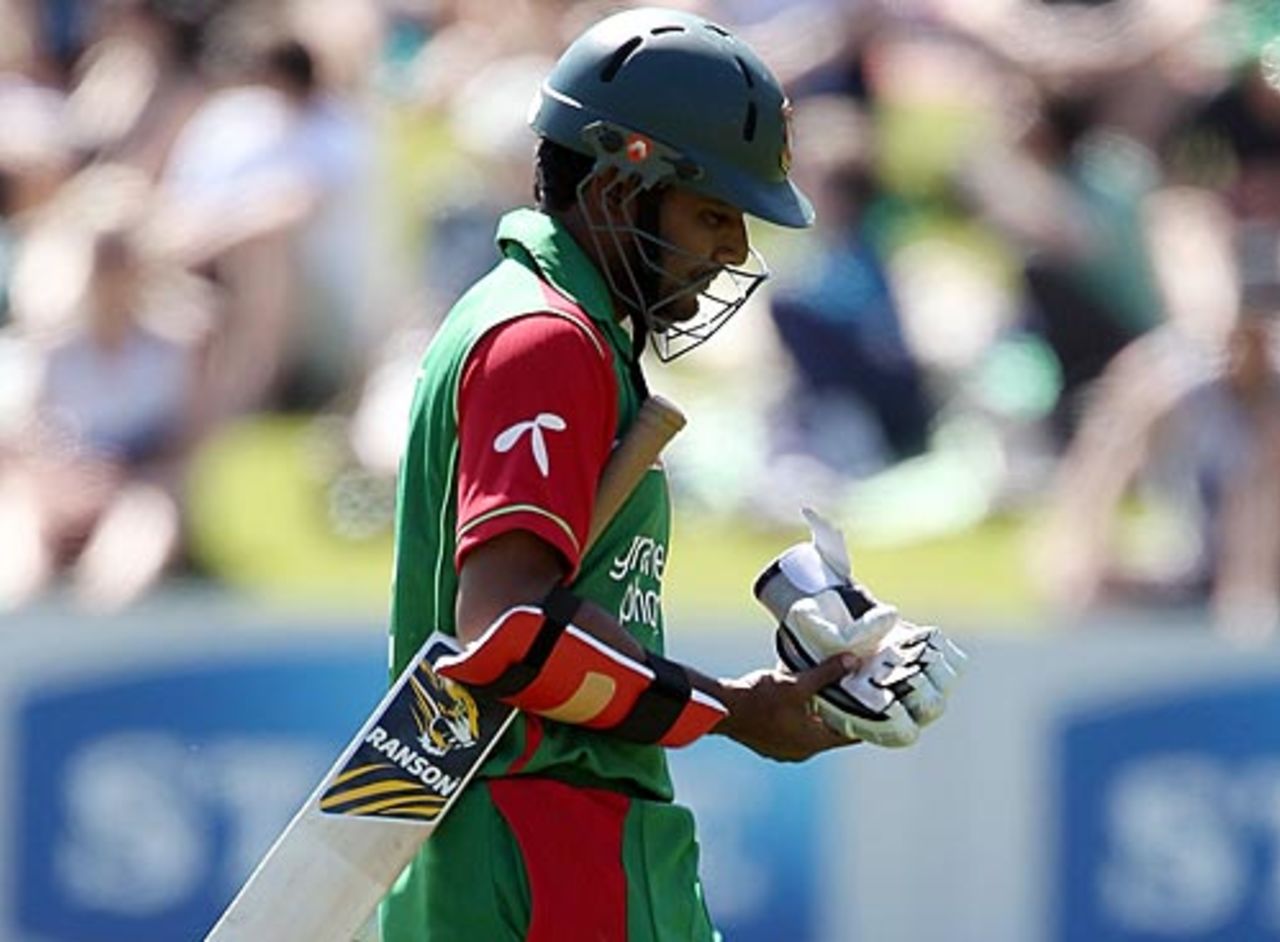 Imrul Kayes was run out for 9, New Zealand v Bangladesh, 2nd ODI, Dunedin, February 8, 2010