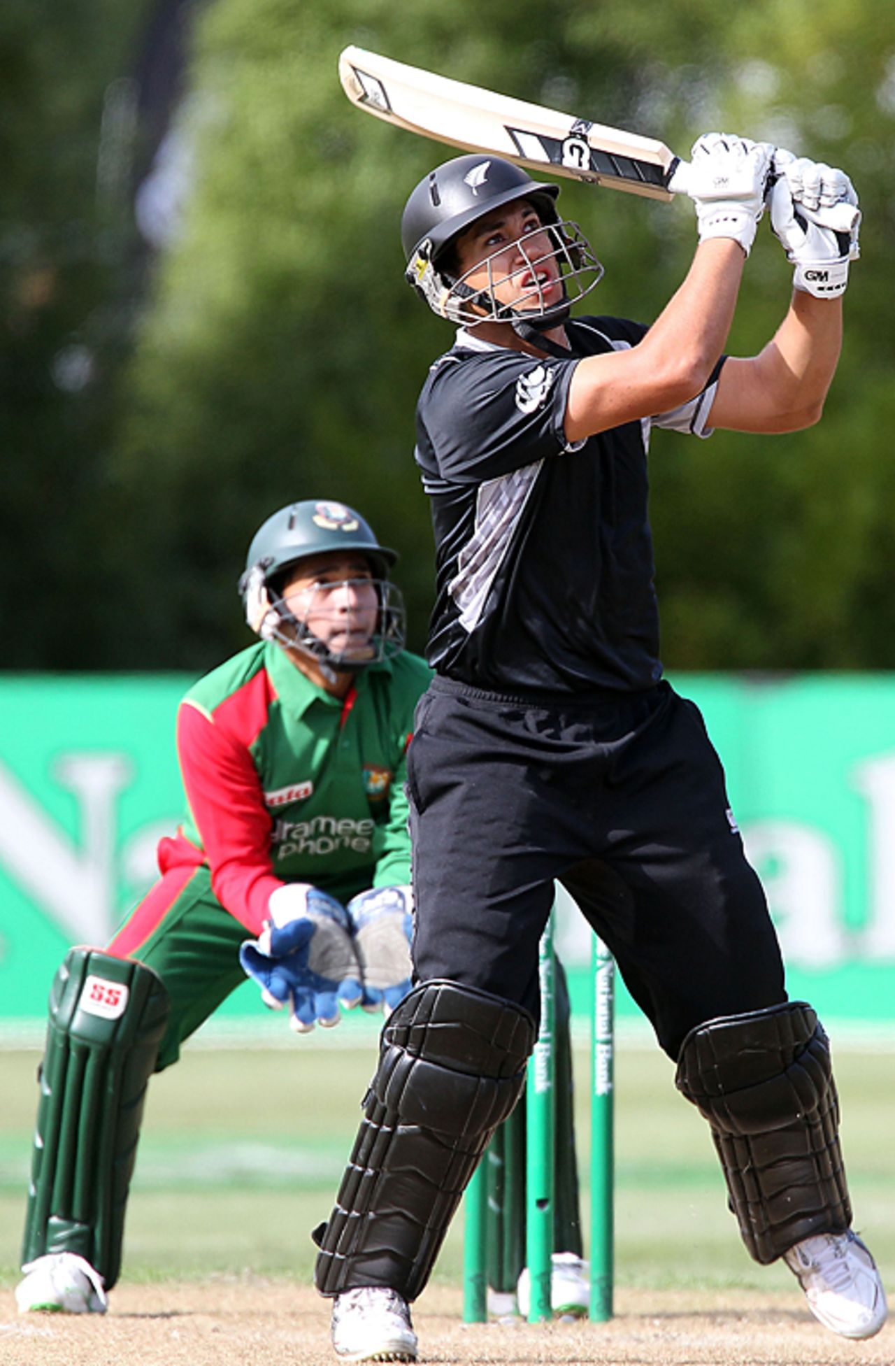 Ross Taylor puts one away in characteristic manner, New Zealand v Bangladesh, 2nd ODI, Dunedin, February 8, 2010