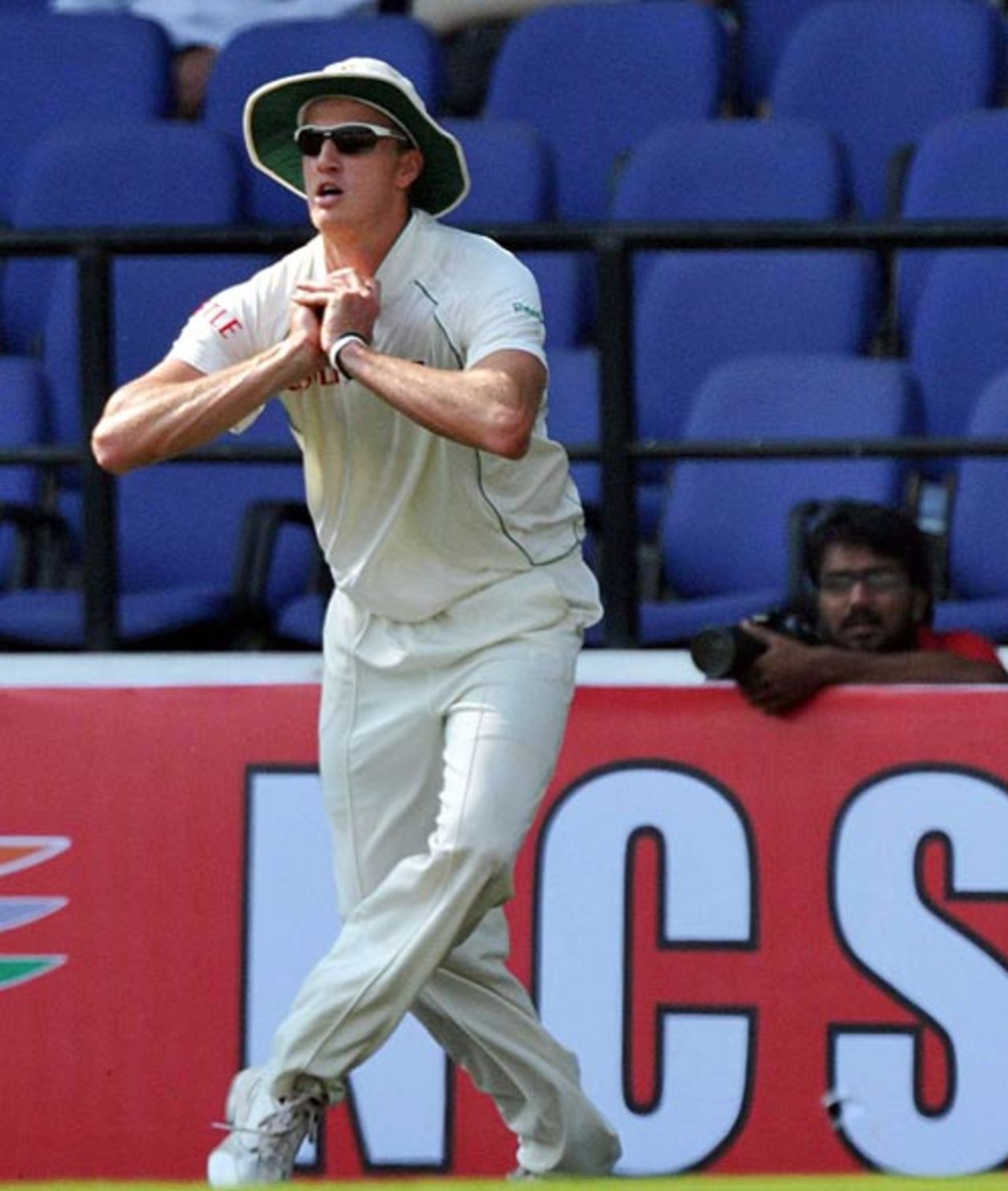 Morne Morkel catches M Vijay, India v South Africa, 1st Test, Nagpur, 4th day, February 9, 2010