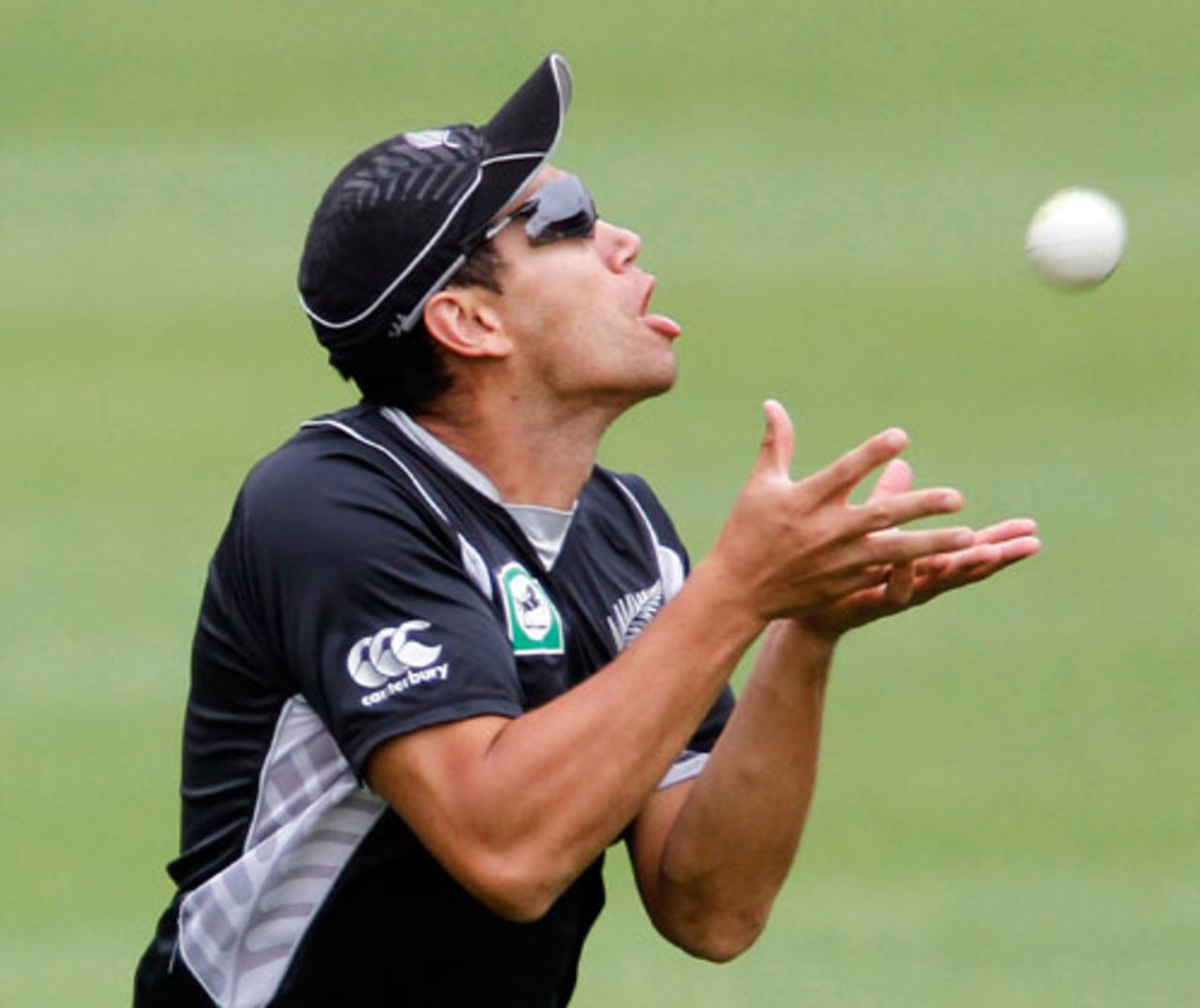 Ross Taylor takes a catch to dismiss Shakib Al Hasan, New Zealand v Bangladesh, 3rd ODI, Christchurch, February 11, 2010