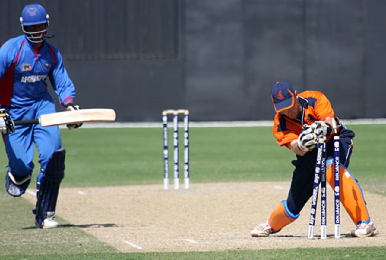 Atse Buurman claimed three of four run outs which restricted the Afghanistan innings, Afghanistan v Netherlands, ICC World Twenty20 Qualifiers, Dubai, February 12, 2010