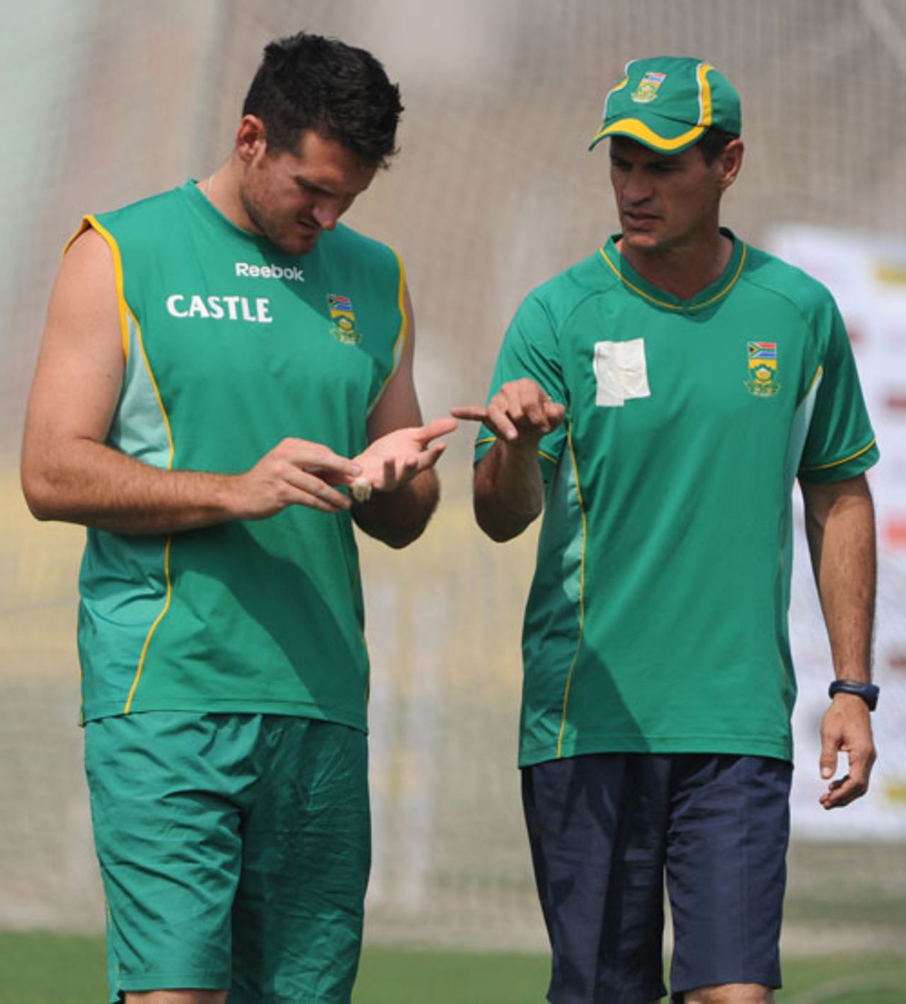 Kepler Wessels and Graeme Smith have their fingers crossed over the latter's injury, Kolkata, February 13, 2010