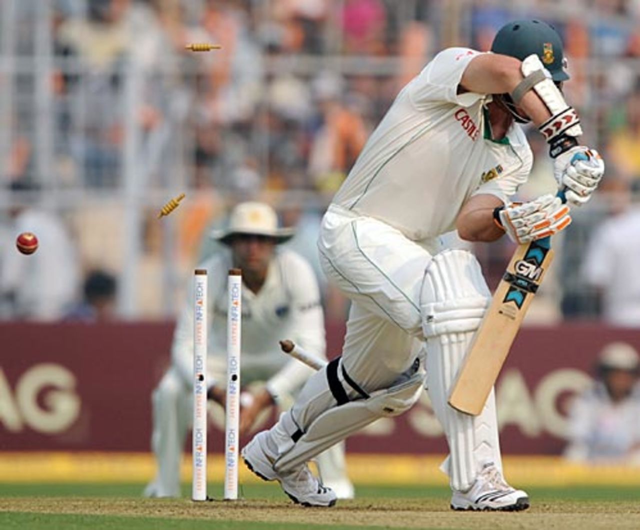 Graeme Smith is bowled between bat and pad, India v South Africa, 2nd Test, Kolkata, 1st day, February 14, 2010