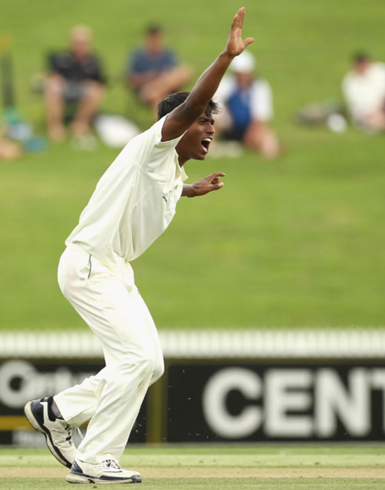 Rubel Hossain poses some tough questions for the New Zealand line-up, New Zealand v Bangladesh, only Test, Hamilton, February 15, 2010
