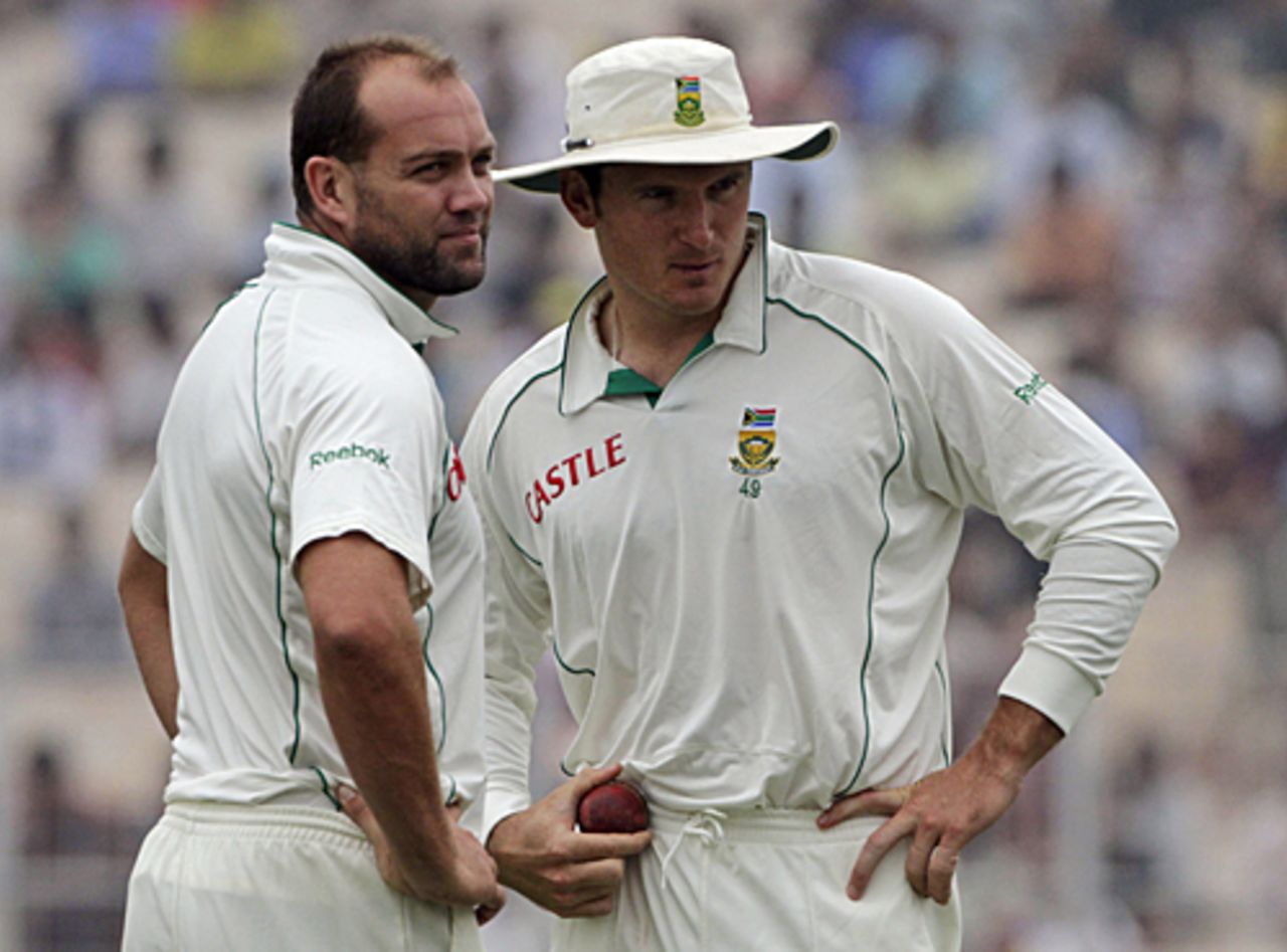 Plenty for Jacques Kallis and Graeme Smith to worry about, India v South Africa, 2nd Test, Kolkata, 3rd day, February 16, 2010
