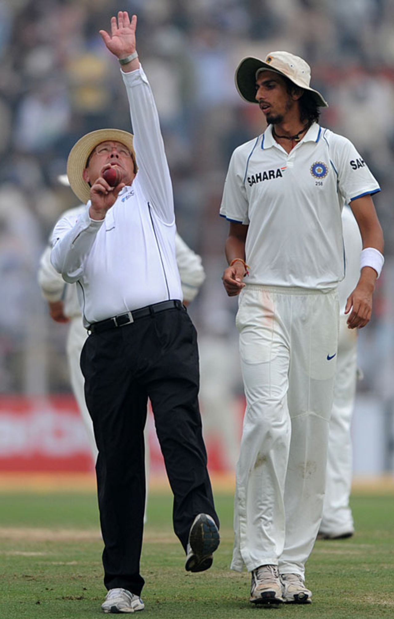 Ian Gould walks off with Ishant Sharma after bad light ruled out play, India v South Africa, 2nd Test, Kolkata, 4th day, February 17, 2010