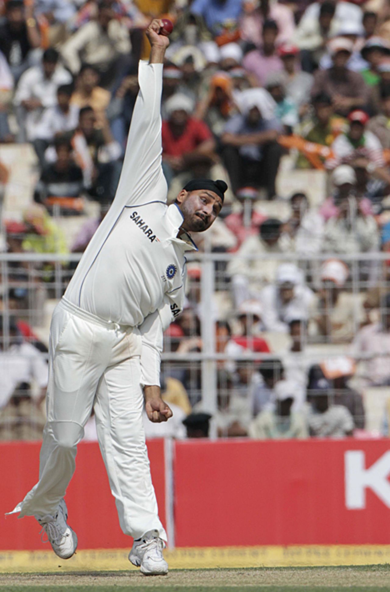 Harbhajan Singh kept up the pressure on South Africa, India v South Africa, 2nd Test, Kolkata, 5th day, February 18, 2010