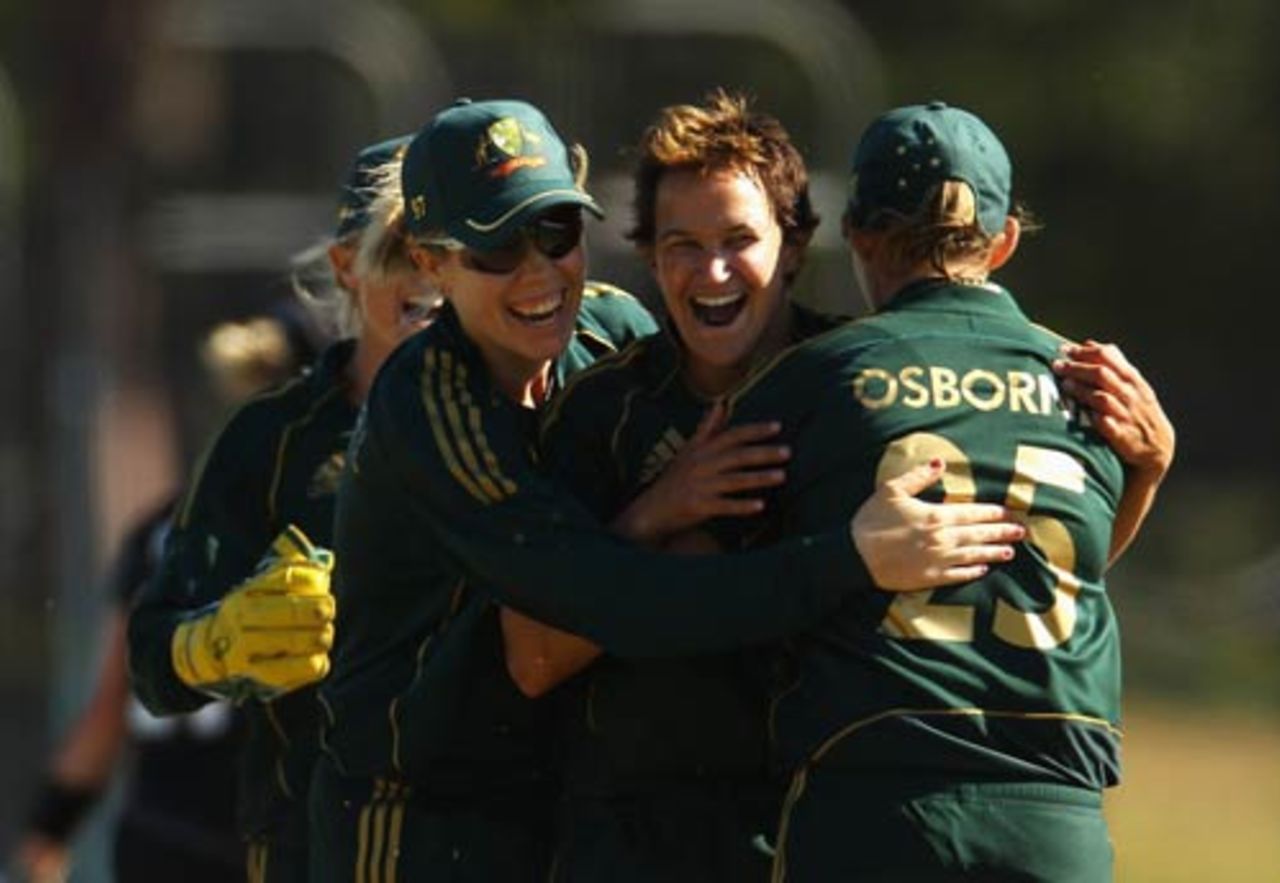 Shelley Nitschke celebrates a wicket, Australia v New Zealand, 5th women's ODI, Melbourne, February 18, 2010