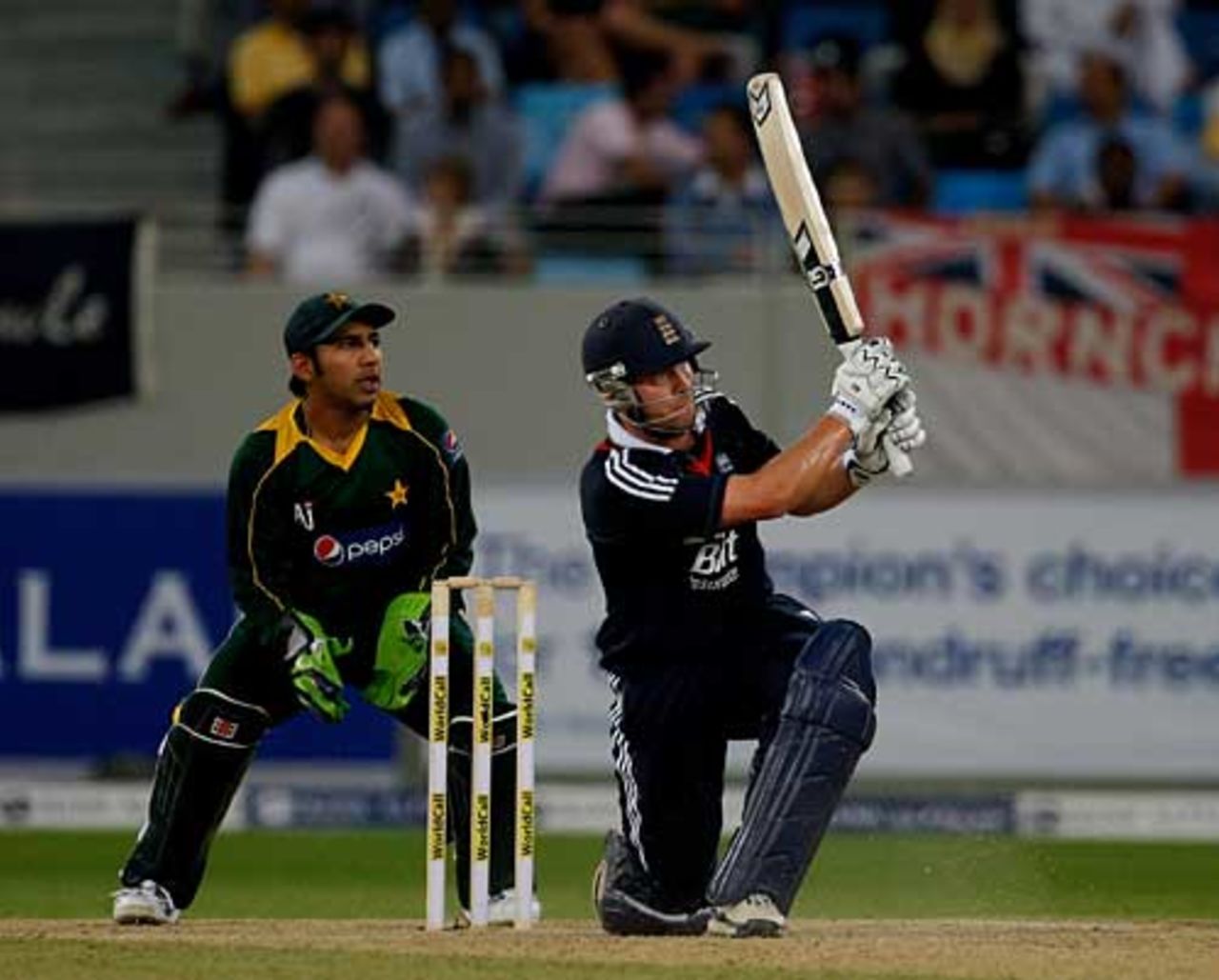 Jonathan Trott added 98 with Kevin Pietersen for the second wicket, England v Pakistan, 2nd Twenty20, Dubai, February 20, 2010