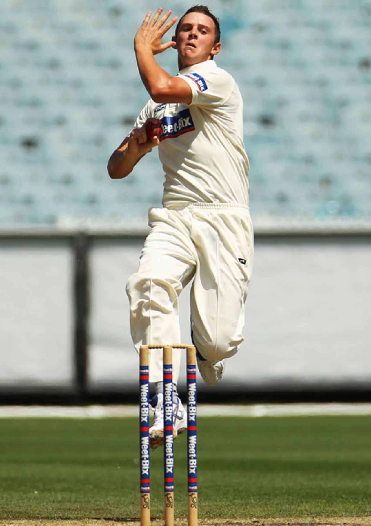 Josh Hazlewood in action, Victoria v New South Wales, Sheffield Shield, Melbourne, 2nd day, February 13, 2010