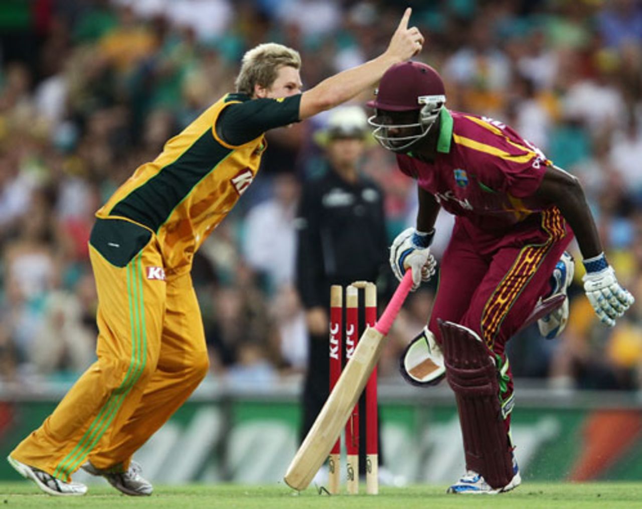 Wavell Hinds is run-out by Cameron White's throw to Steven Smith, Australia v West Indies, 2nd T20, Sydney, February 23, 2010