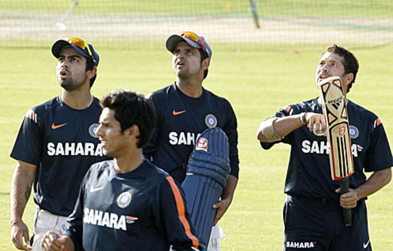 Virat Kohli, Suresh Raina and Sachin Tendulkar are distracted by something, Gwalior, February 23, 2010