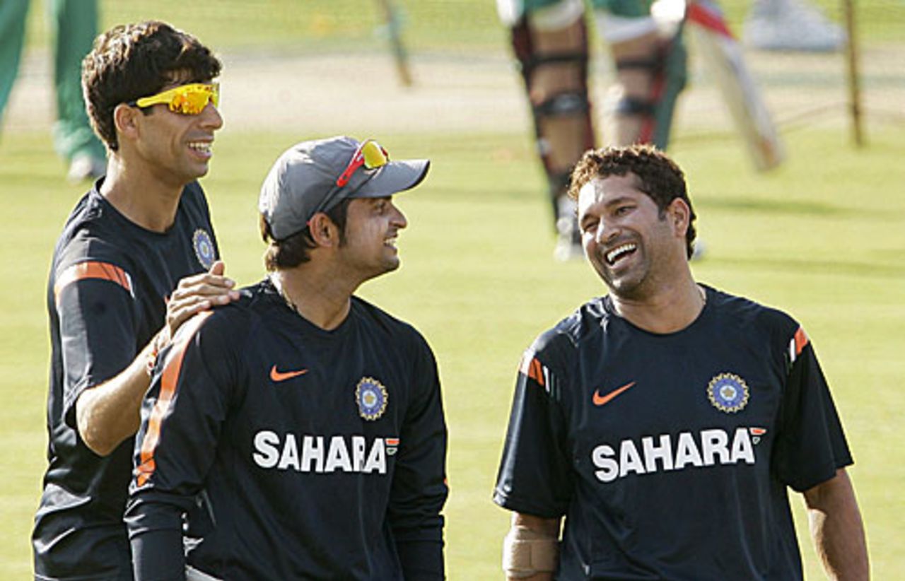 Ashish Nehra, Suresh Raina and Sachin Tendulkar share a light moment, Gwalior, February 23, 2010
