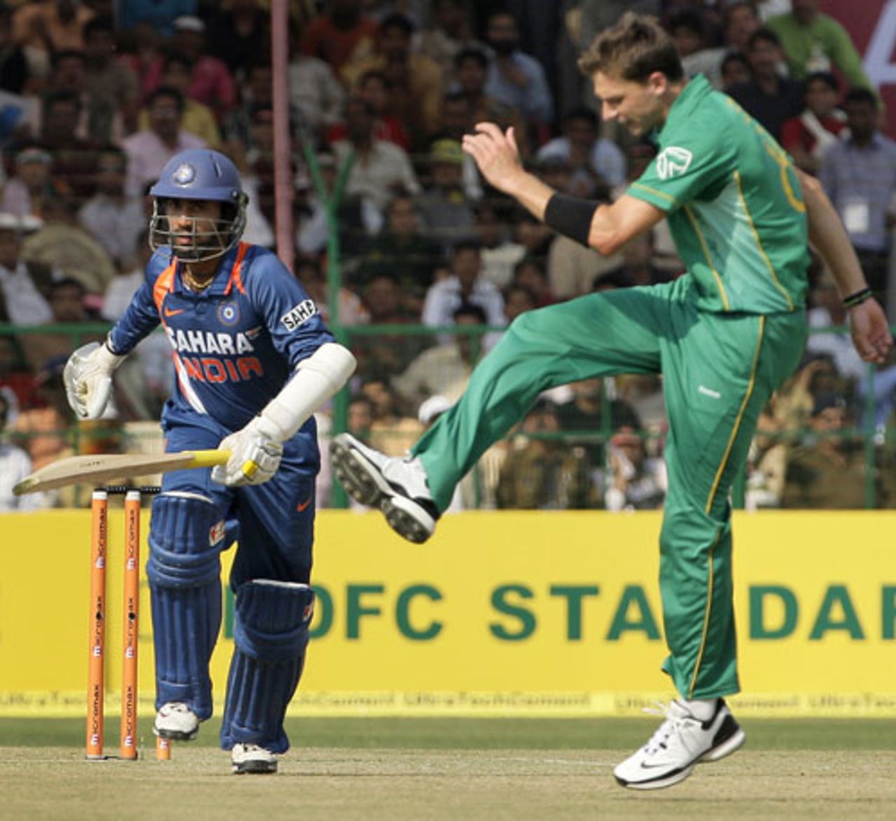 Dale Steyn is frustrated by Dinesh Karthik's shots, 2nd ODI, Gwalior, February 24, 2010