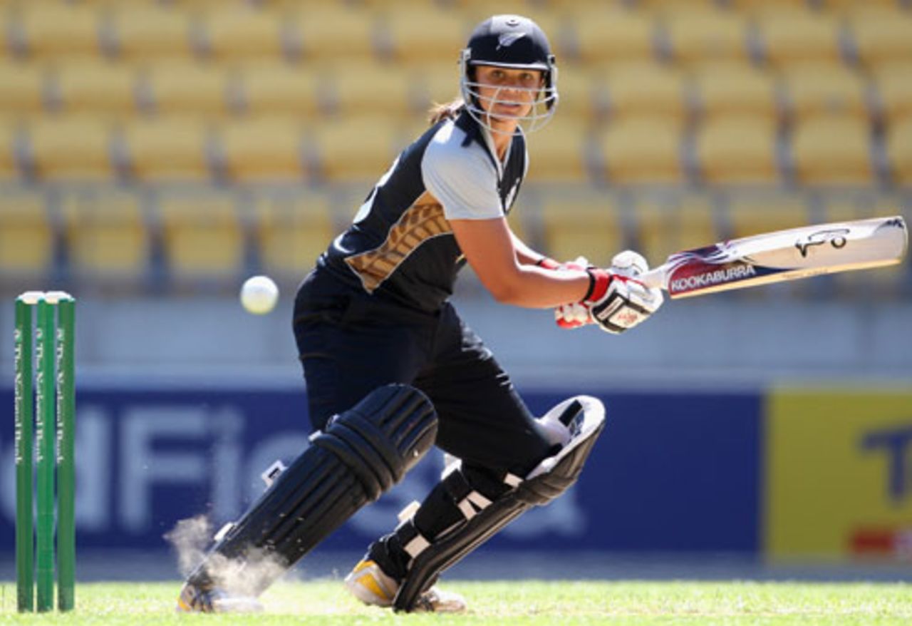 Suzie Bates set up New Zealand with 48 off 40, New Zealand v Australia, 1st women's T20, Wellington, February 26, 2010