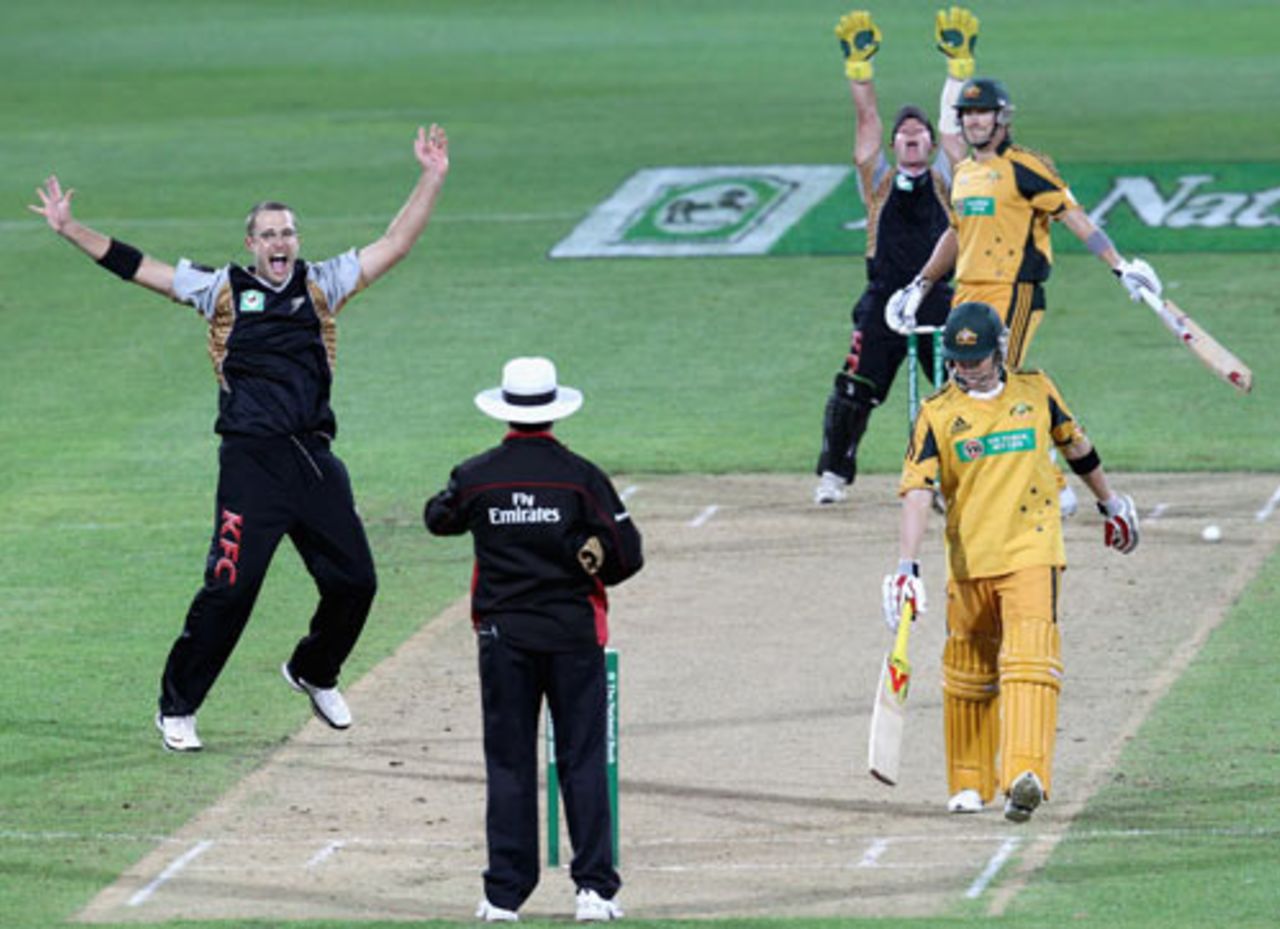 Daniel Vettori appeals for an lbw, New Zealand v Australia, 1st Twenty20, Wellington, February 26, 2010