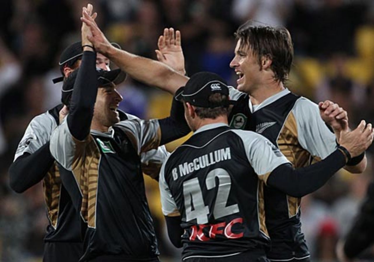 Shane Bond took 2 for 32, New Zealand v Australia, 1st Twenty20, Wellington, February 26, 2010