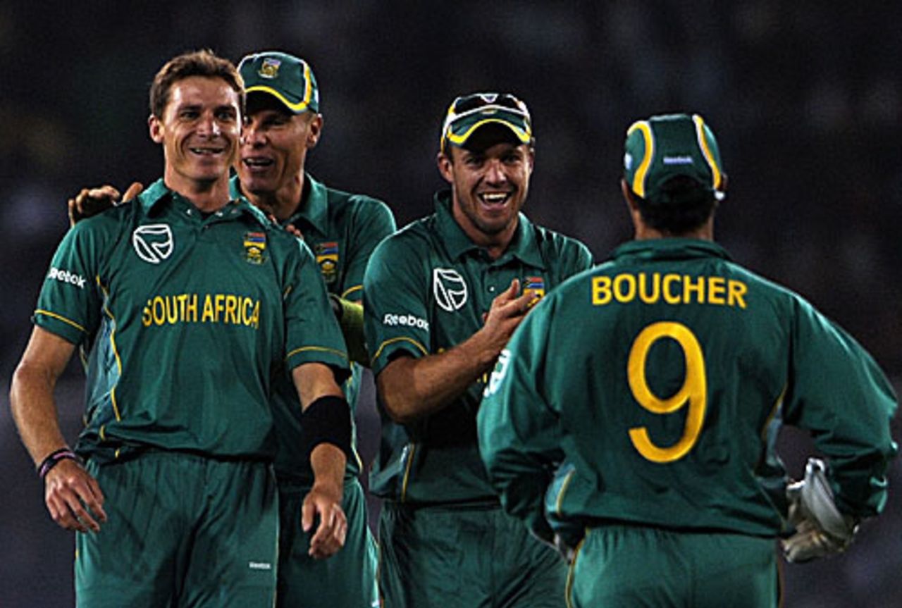 Dale Steyn took 3 for 37, India v South Africa, 3rd ODI, Ahmedabad, February 27, 2010