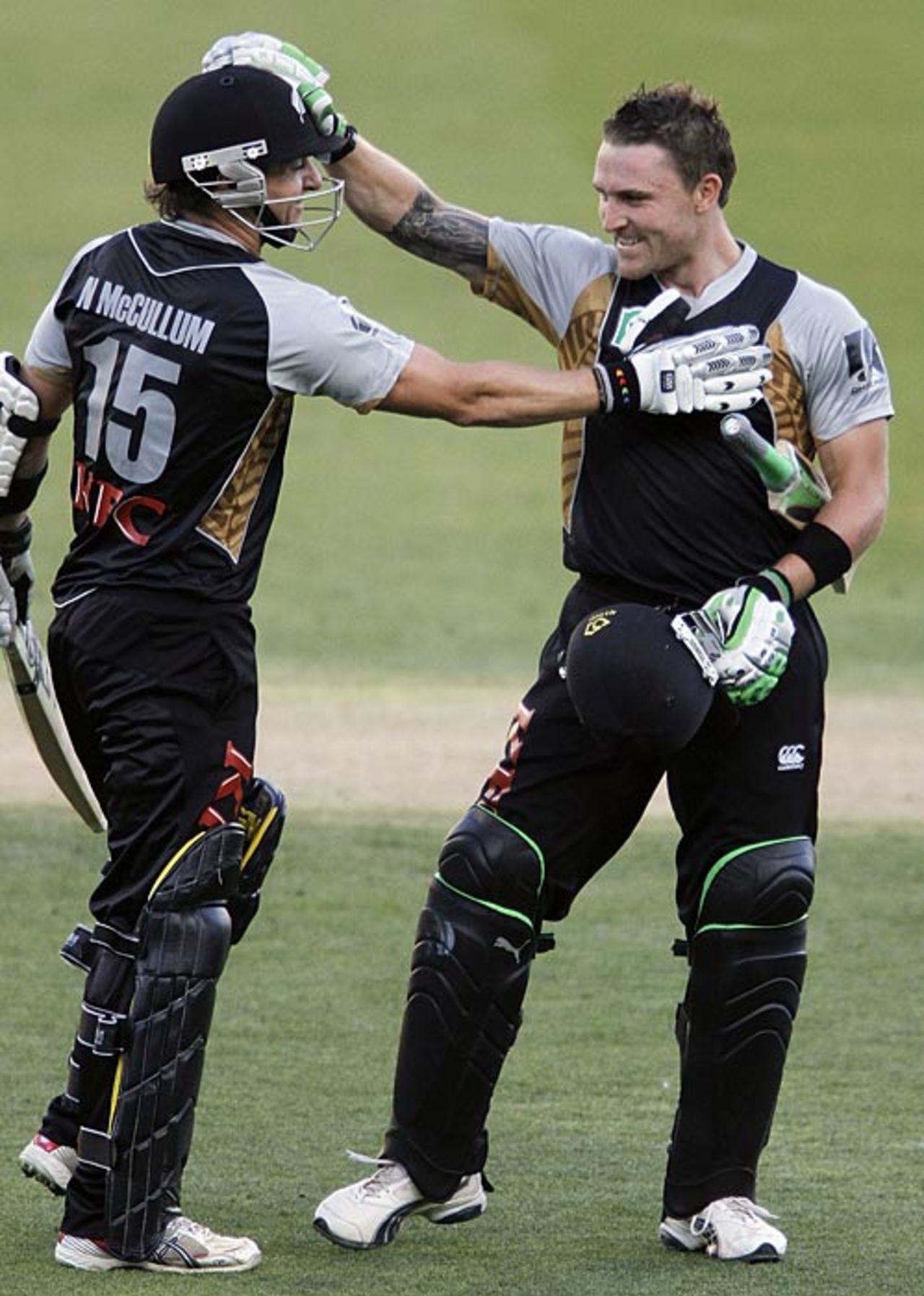 Nathan McCullum congratulates his brother Brendon, New Zealand v Australia, 2nd Twenty20 international, Christchurch, February 28, 2010