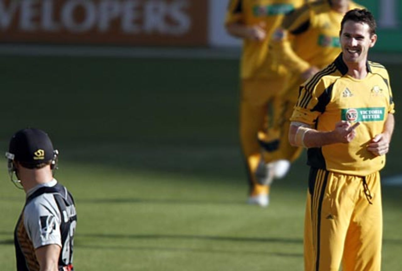 Shaun Tait smiles at Brendon McCullum, New Zealand v Australia, 2nd Twenty20 international, Christchurch, February 28, 2010