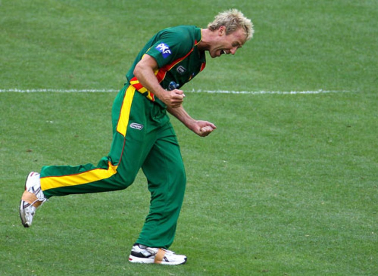 Gerard Denton celebrates one of his three early wickets, Victoria v Tasmania, FR Cup final, Melbourne, February 28, 2010