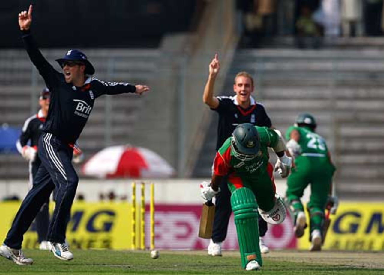 A direct hit from Kevin Pietersen removed Aftab Ahmed for 2, Bangladesh v England, 1st ODI, Mirpur, February 28, 2010