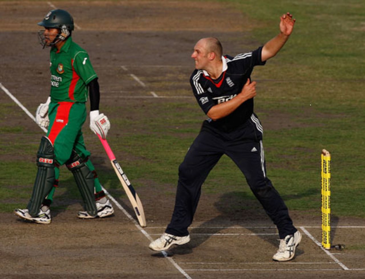 James Tredwell had a tidy debut but struggled to take wickets, Bangladesh v England, 2nd ODI, Dhaka, March 2, 2010