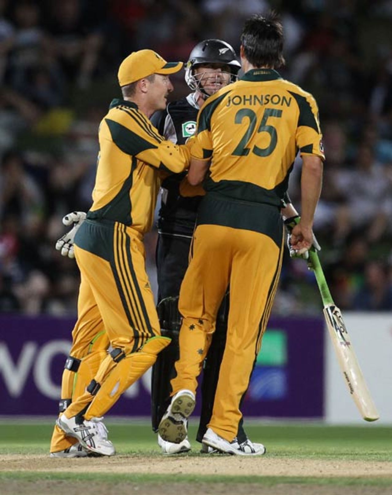 Brad Haddin steps in to separate Mitchell Johnson and Scott Styris after they appeared to clash head and helmet, New Zealand v Australia, 1st ODI, Napier, March 3, 2010
