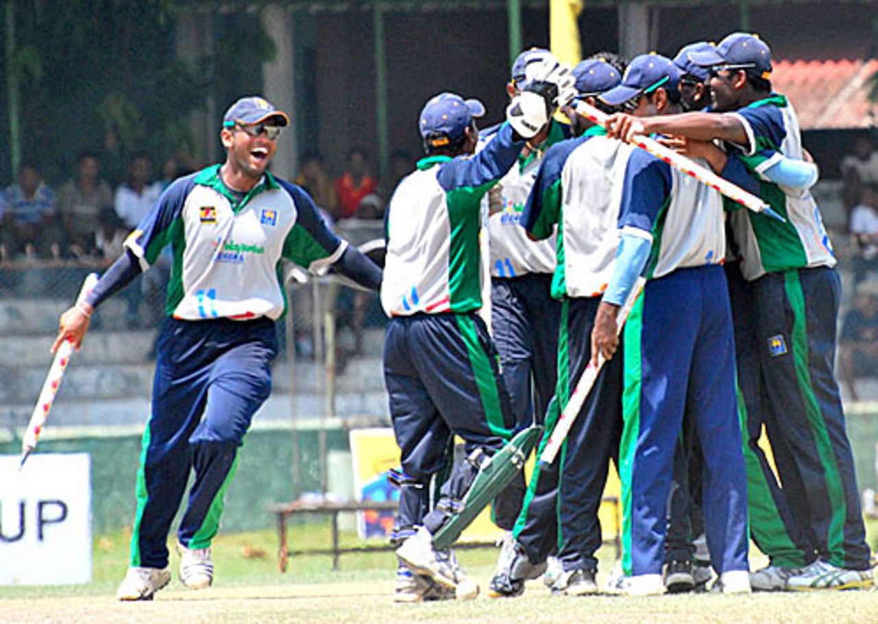 Wayamba celebrate their Inter-Provincial Twenty20 title, Ruhuna v Wayamba, Sri Lanka Cricket Inter-Provincial Twenty20 Tournament, final, Moratuwa, March 7, 2010
