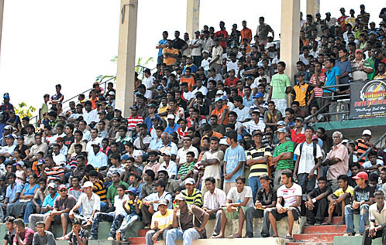 Crowds throng the De Zoysa Stadium to watch the Inter-Provincial Twenty20 final, Ruhuna v Wayamba, Sri Lanka Cricket Inter-Provincial Twenty20 Tournament, final, Moratuwa, March 7, 2010