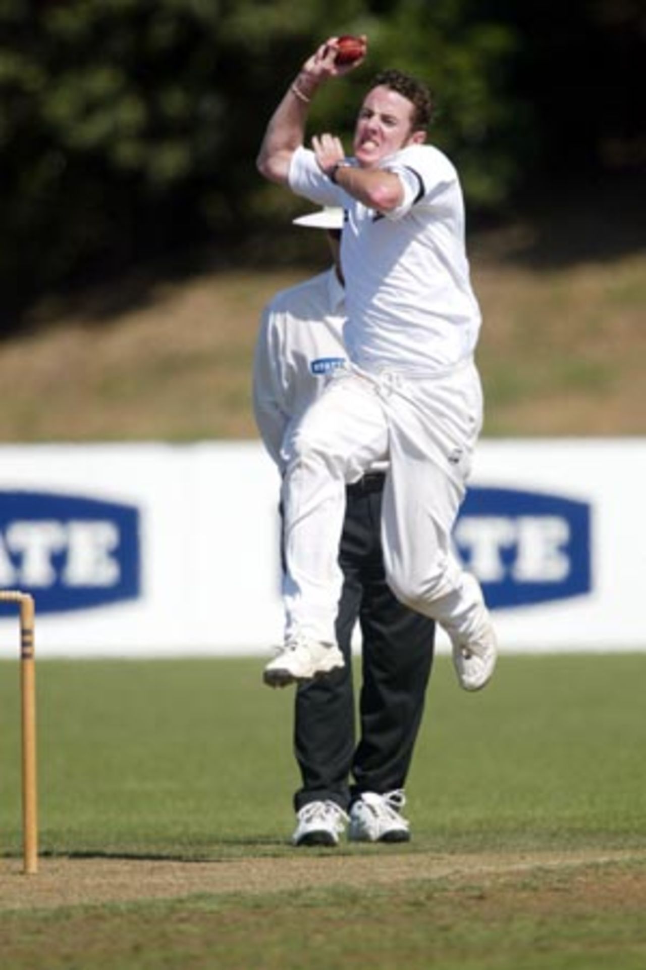Wellington bowler Iain O'Brien delivers a ball during his first innings spell of 3-41 from 21 overs. State Championship: Auckland v Wellington at Colin Maiden Park, Auckland, 24-27 March 2002 (26 March 2002).
