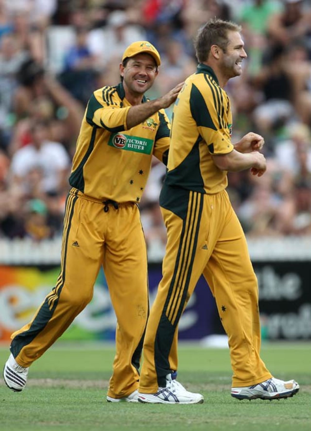 Ricky Ponting congratulates Ryan Harris on a wicket, New Zealand v Australia, 3rd ODI, Hamilton, March 9, 2010