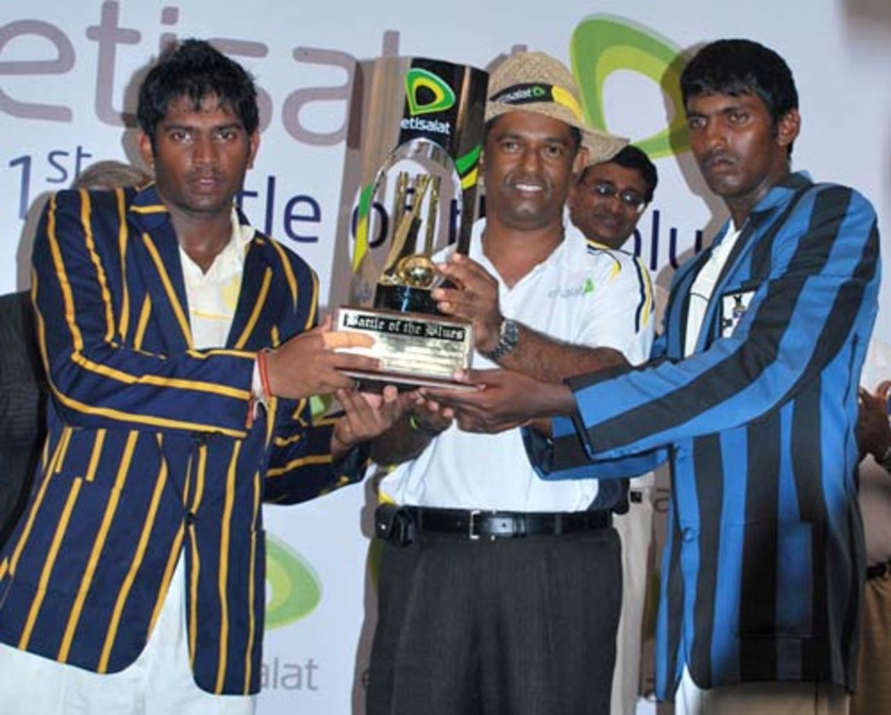 The two captains, Bhanuka Rajapaksa and Dinesh Walpita, share the trophy, Royal College v St. Thomas College, SSC, Colombo, March 11-13, 2010